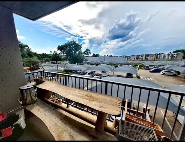 2 BEDROOM APARTMENT FOR SALE IN CLUBVIEW